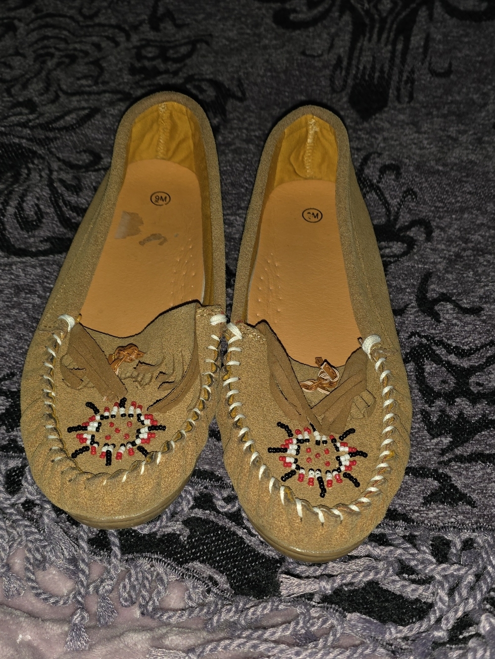 Suade Tan Beaded Suede Moccasin Flats Sz 9 Very Good Condition